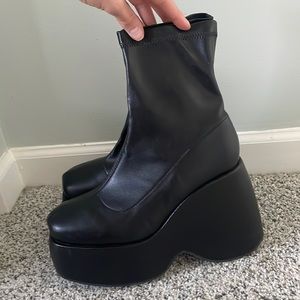 Black Platftoom Boots